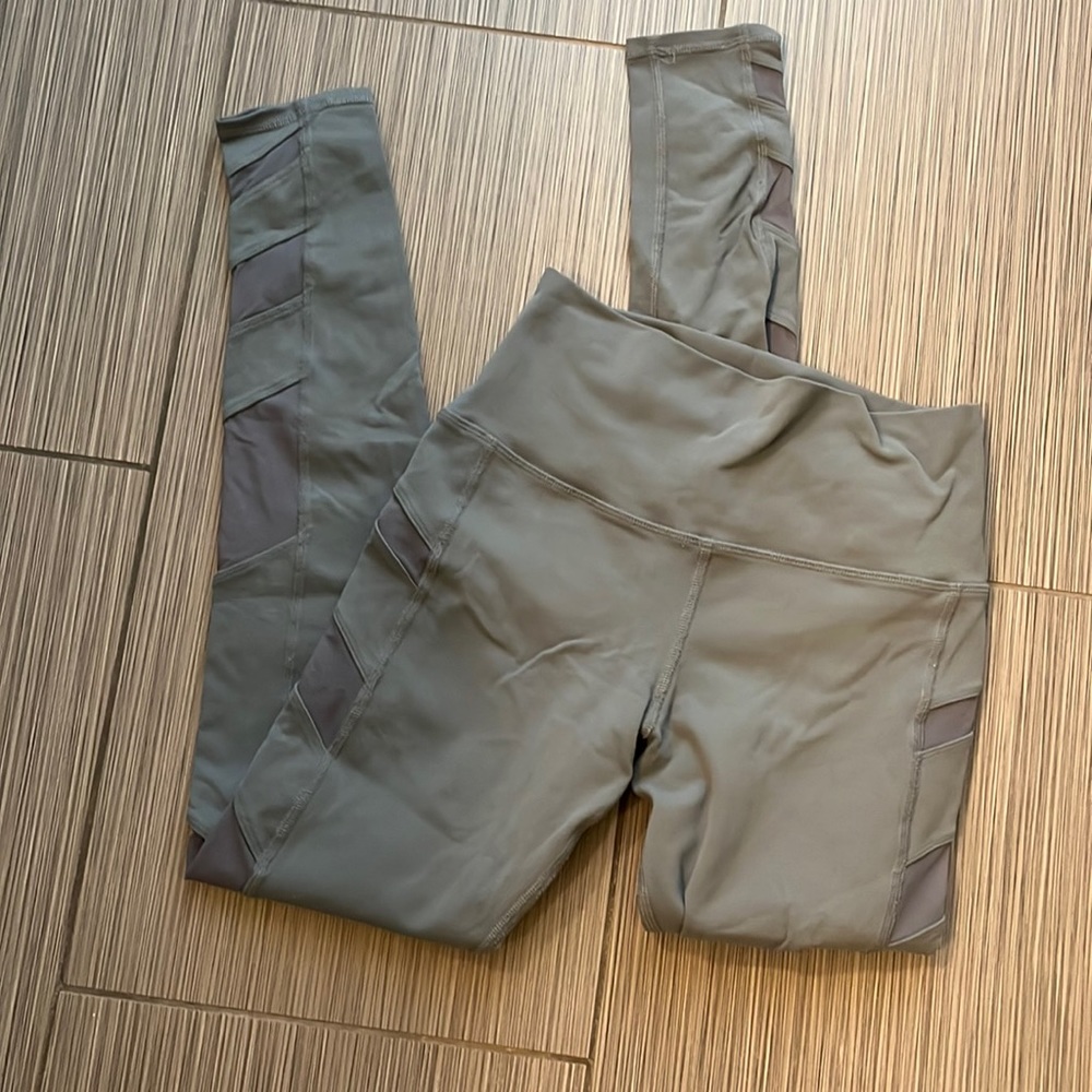 Alo yoga leggings with mesh panels on the legs